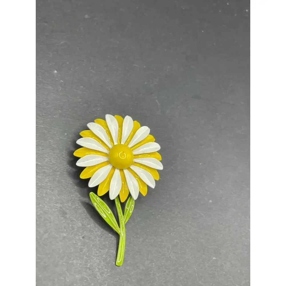 Vtg White & Yellow Green Enamel Summer Daisy Flower Metal Pins Brooch